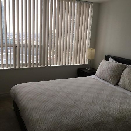 Maplewood Suites - Square One Mississauga Esterno foto