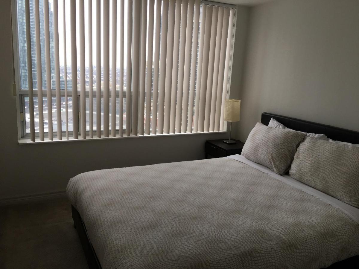 Maplewood Suites - Square One Mississauga Esterno foto