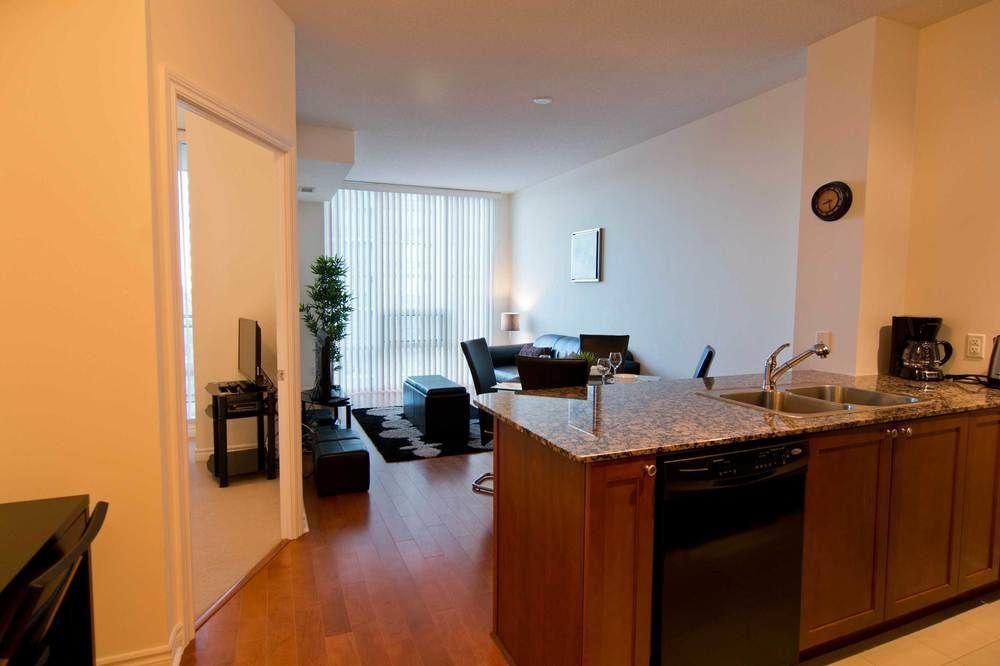 Maplewood Suites - Square One Mississauga Esterno foto