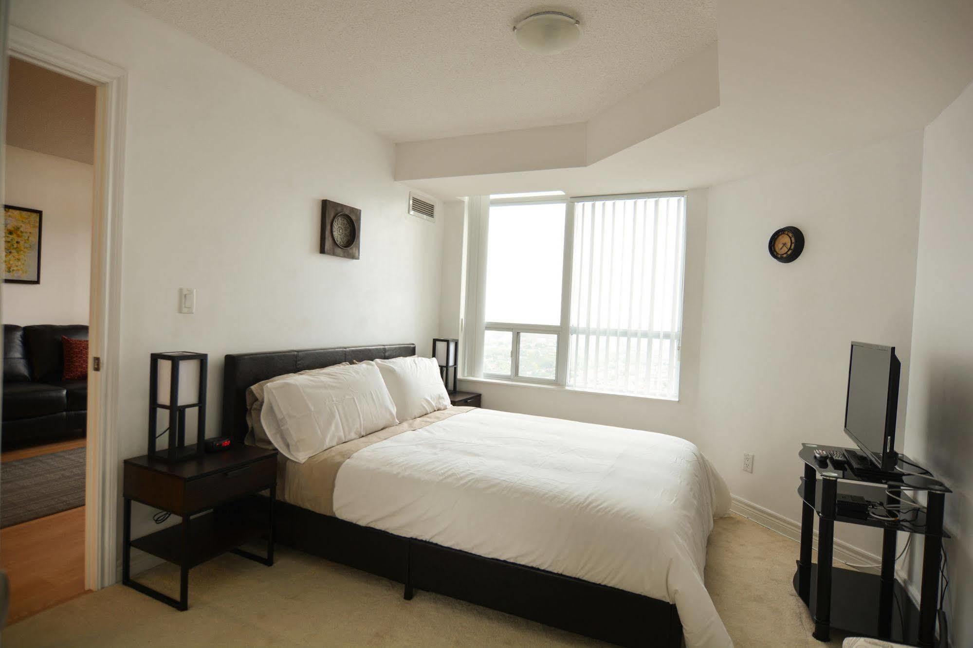Maplewood Suites - Square One Mississauga Esterno foto