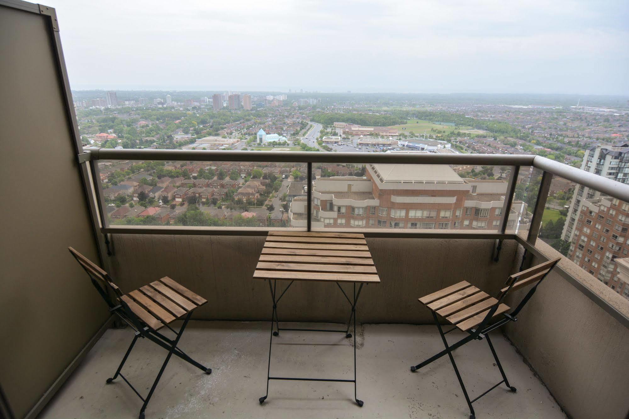 Maplewood Suites - Square One Mississauga Esterno foto
